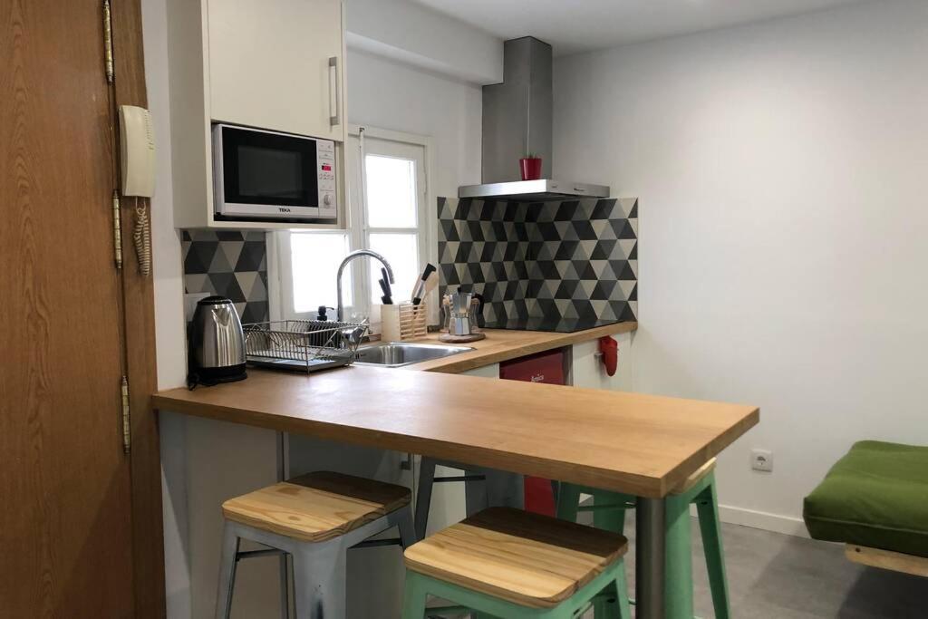 M3 Terrace. Cool Apartment 15 Min Center By Metro Esplugues de Llobregat Bagian luar foto