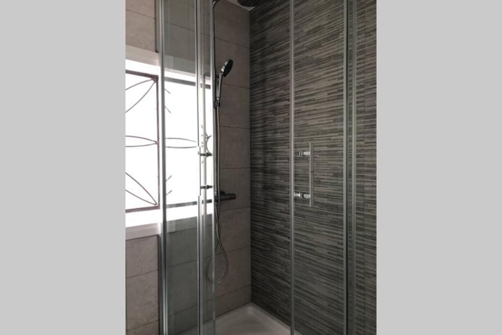 M3 Terrace. Cool Apartment 15 Min Center By Metro Esplugues de Llobregat Bagian luar foto