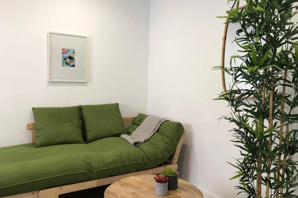 M3 Terrace. Cool Apartment 15 Min Center By Metro Esplugues de Llobregat Bagian luar foto