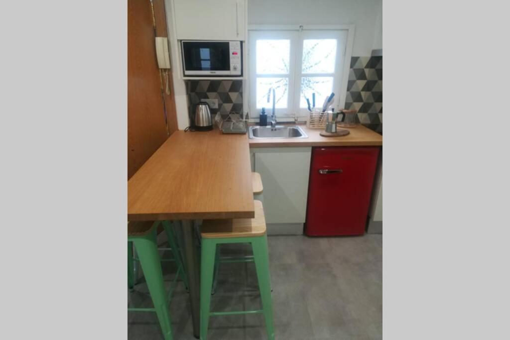 M3 Terrace. Cool Apartment 15 Min Center By Metro Esplugues de Llobregat Bagian luar foto