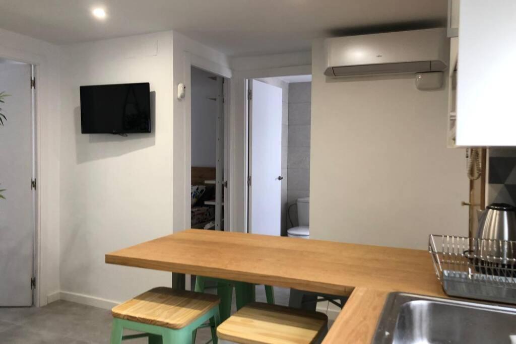 M3 Terrace. Cool Apartment 15 Min Center By Metro Esplugues de Llobregat Bagian luar foto