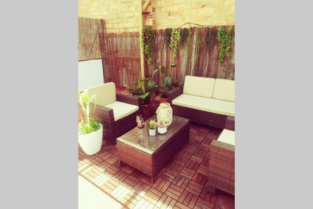 M3 Terrace. Cool Apartment 15 Min Center By Metro Esplugues de Llobregat Bagian luar foto