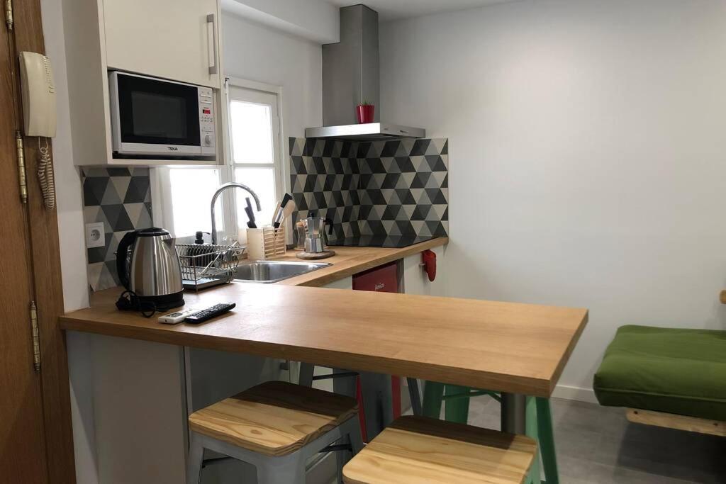 M3 Terrace. Cool Apartment 15 Min Center By Metro Esplugues de Llobregat Bagian luar foto