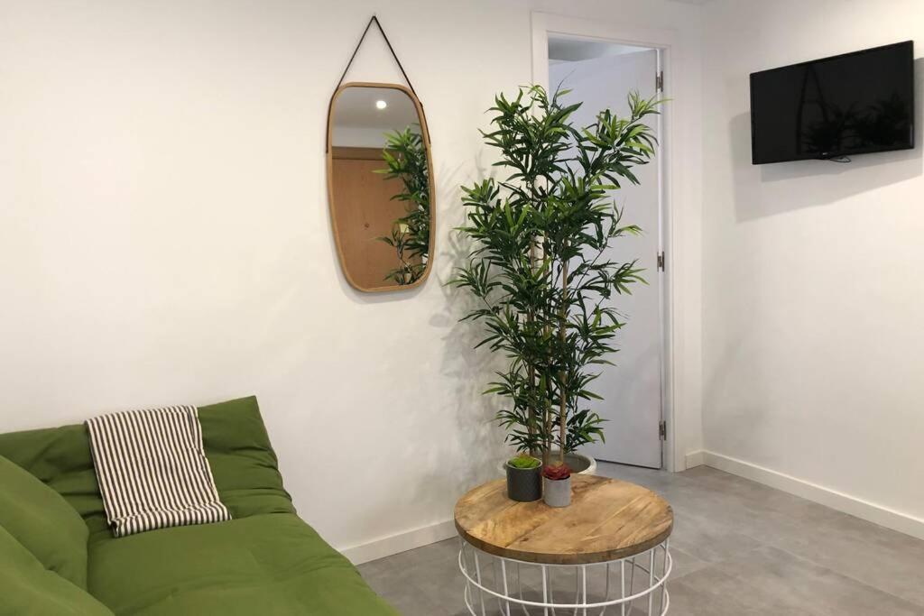 M3 Terrace. Cool Apartment 15 Min Center By Metro Esplugues de Llobregat Bagian luar foto