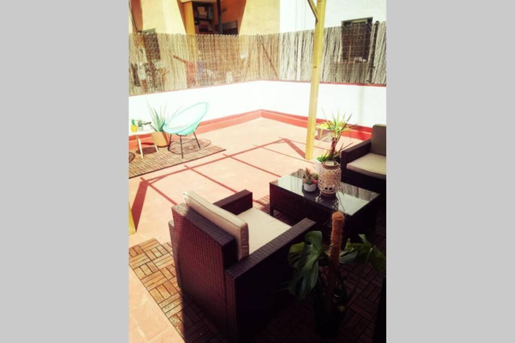 M3 Terrace. Cool Apartment 15 Min Center By Metro Esplugues de Llobregat Bagian luar foto